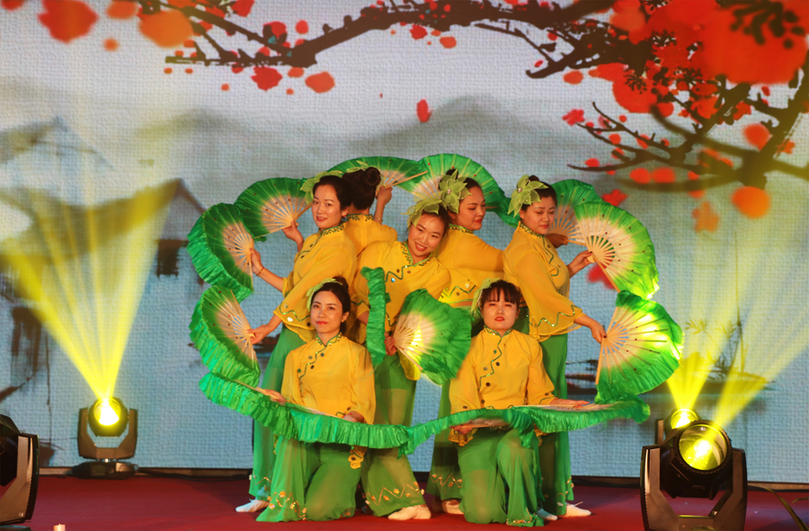 mile米乐光电2019年联欢晚会\舞蹈-落花.jpg